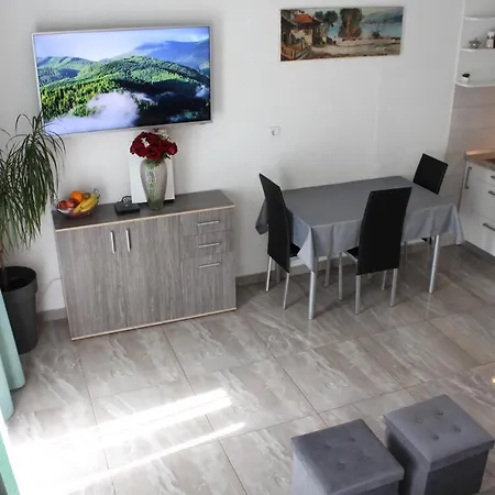 Marina - Center Apartman *