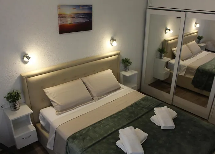 Marina - Center *